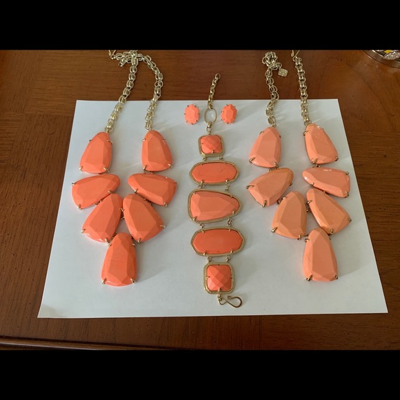 KendraScott Salmon Peach Harlow Statement Necklace - Picture 5 of 10